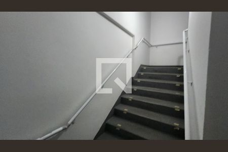 Studio para alugar com 74m², 1 quarto e 1 vaga Studio para alugar com 74m², 1 quarto e 1 vagaEscada