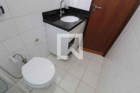 Banheiro de apartamento para alugar com 1 quarto, 42m² em Tibery, Uberlândia