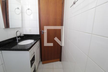 Banheiro de apartamento para alugar com 1 quarto, 42m² em Tibery, Uberlândia