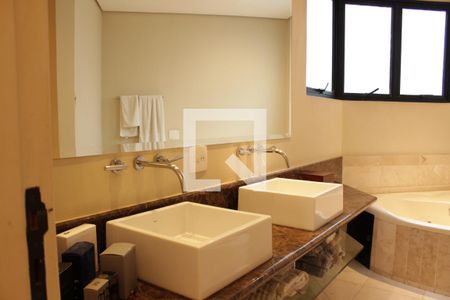 Apartamento para alugar com 136m², 2 quartos e 2 vagasBanheiro da Suíte 2