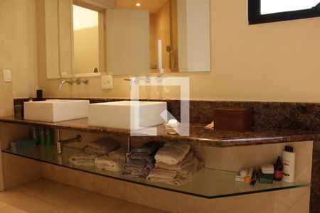 Apartamento para alugar com 136m², 2 quartos e 2 vagasBanheiro da Suíte 2