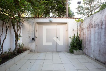 Casa à venda com 400m², 3 quartos e 3 vagas Casa à venda com 400m², 3 quartos e 3 vagasQuintal