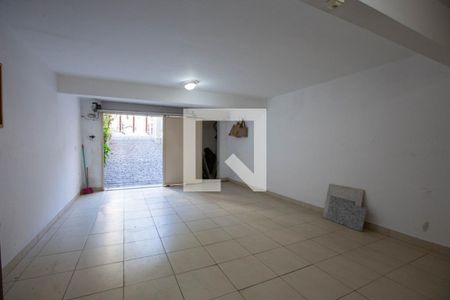 Casa à venda com 400m², 3 quartos e 3 vagas Casa à venda com 400m², 3 quartos e 3 vagasGaragem