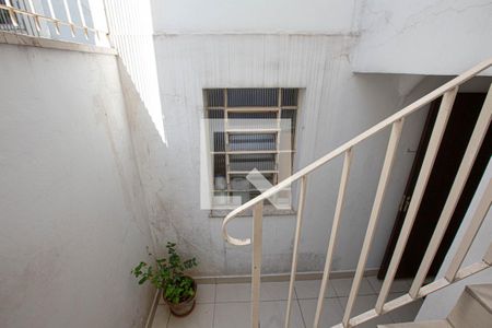 Casa à venda com 400m², 3 quartos e 3 vagas Casa à venda com 400m², 3 quartos e 3 vagasescada de acesso para lavanderia e garagem