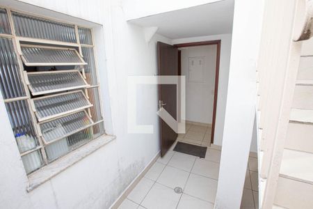 Casa à venda com 400m², 3 quartos e 3 vagas Casa à venda com 400m², 3 quartos e 3 vagasescada de acesso para lavanderia e garagem