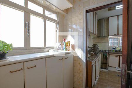 Casa à venda com 400m², 3 quartos e 3 vagas Casa à venda com 400m², 3 quartos e 3 vagasDespensa da cozinha