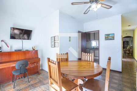 Casa à venda com 400m², 3 quartos e 3 vagas Casa à venda com 400m², 3 quartos e 3 vagasSala de almoço