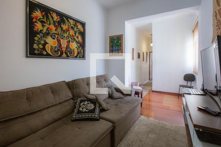 Casa à venda com 400m², 3 quartos e 3 vagas Casa à venda com 400m², 3 quartos e 3 vagasSala de TV Primeiro andar