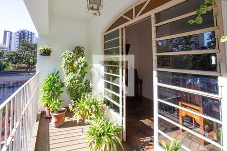 Casa à venda com 400m², 3 quartos e 3 vagas Casa à venda com 400m², 3 quartos e 3 vagasSacada sala de almoço