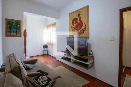 Casa à venda com 400m², 3 quartos e 3 vagas Casa à venda com 400m², 3 quartos e 3 vagasSala de TV Primeiro andar