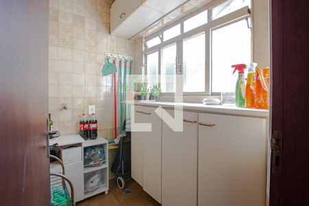 Casa à venda com 400m², 3 quartos e 3 vagas Casa à venda com 400m², 3 quartos e 3 vagasDespensa da cozinha