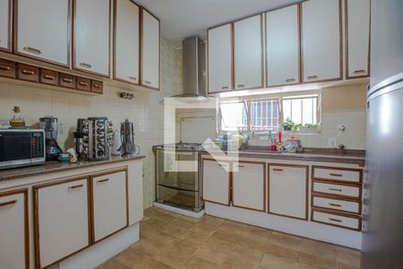 Casa à venda com 400m², 3 quartos e 3 vagas Casa à venda com 400m², 3 quartos e 3 vagasCozinha