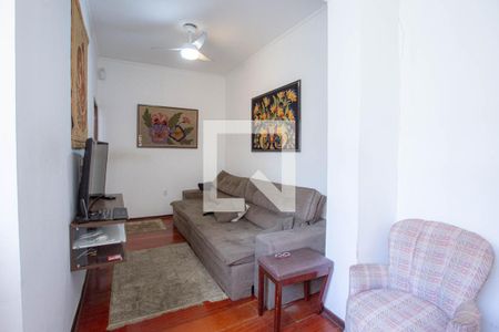 Casa à venda com 400m², 3 quartos e 3 vagas Casa à venda com 400m², 3 quartos e 3 vagasSala de TV Primeiro andar