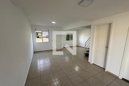 Sala de casa de condomínio para alugar com 3 quartos, 89m² em Jardin Guapore , Ribeirão Preto