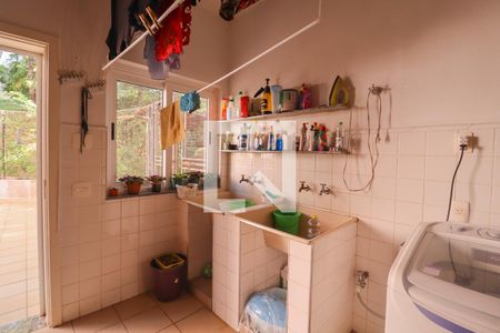 Casa de condomínio à venda com 800m², 8 quartos e 8 vagas Casa de condomínio à venda com 800m², 8 quartos e 8 vagasCozinha e Área de Serviço