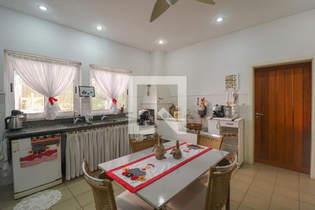 Casa de condomínio à venda com 800m², 8 quartos e 8 vagas Casa de condomínio à venda com 800m², 8 quartos e 8 vagasCozinha e Área de Serviço