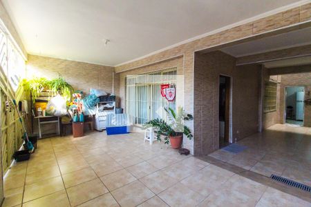 Casa à venda com 220m², 4 quartos e 2 vagas Casa à venda com 220m², 4 quartos e 2 vagasGaragem