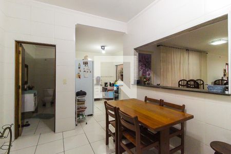 Casa à venda com 220m², 4 quartos e 2 vagas Casa à venda com 220m², 4 quartos e 2 vagasCozinha