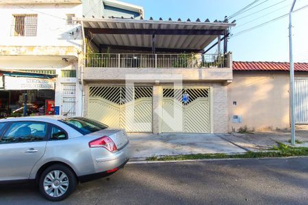 Casa à venda com 220m², 4 quartos e 2 vagas Casa à venda com 220m², 4 quartos e 2 vagasFachada