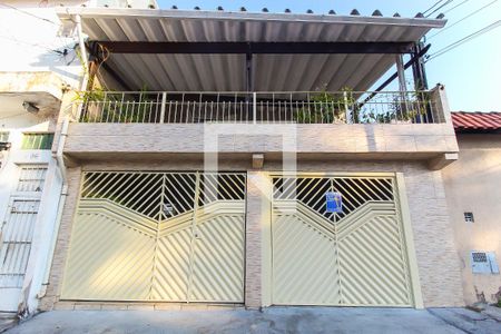 Casa à venda com 220m², 4 quartos e 2 vagas Casa à venda com 220m², 4 quartos e 2 vagasFachada