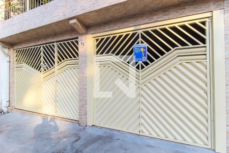 Casa à venda com 220m², 4 quartos e 2 vagas Casa à venda com 220m², 4 quartos e 2 vagasFachada