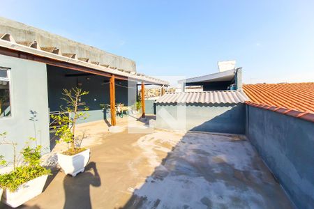 Casa à venda com 220m², 4 quartos e 2 vagas Casa à venda com 220m², 4 quartos e 2 vagasTerraço