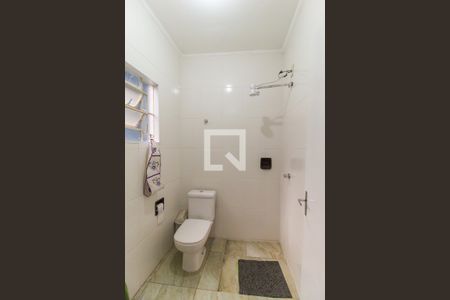 Casa à venda com 220m², 4 quartos e 2 vagas Casa à venda com 220m², 4 quartos e 2 vagasBanheiro 2