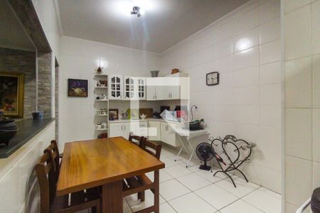 Casa à venda com 220m², 4 quartos e 2 vagas Casa à venda com 220m², 4 quartos e 2 vagasCozinha