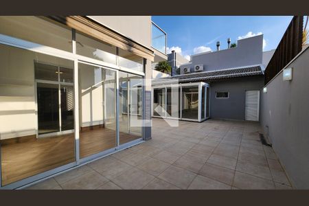 Casa de condomínio à venda com 293m², 3 quartos e 4 vagasQuintal