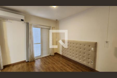 Casa de condomínio à venda com 293m², 3 quartos e 4 vagasSuíte master