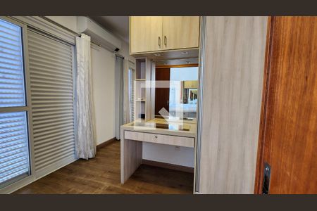 Casa de condomínio à venda com 293m², 3 quartos e 4 vagasSuíte master