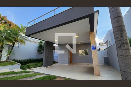 Casa de condomínio à venda com 293m², 3 quartos e 4 vagasFachada