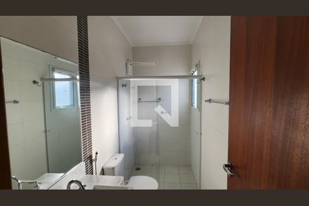 Casa de condomínio à venda com 293m², 3 quartos e 4 vagasBanheiro da Suíte 2