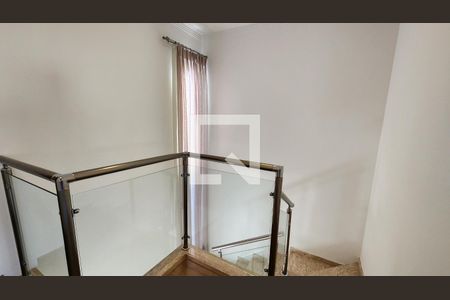 Casa de condomínio à venda com 293m², 3 quartos e 4 vagasEscada