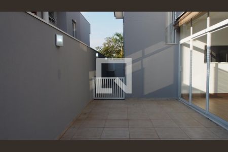 Casa de condomínio à venda com 293m², 3 quartos e 4 vagasQuintal