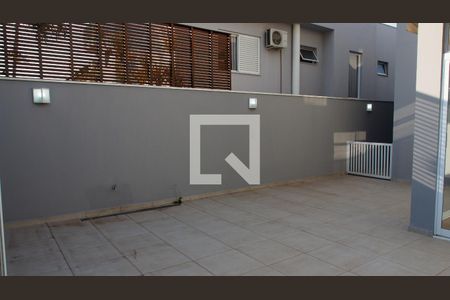 Casa de condomínio à venda com 293m², 3 quartos e 4 vagasQuintal