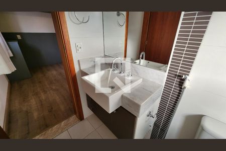 Casa de condomínio à venda com 293m², 3 quartos e 4 vagasBanheiro da Suíte 2