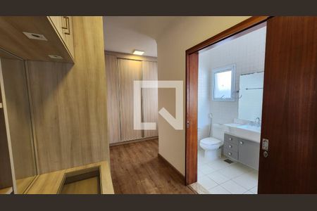 Casa de condomínio à venda com 293m², 3 quartos e 4 vagasSuíte master