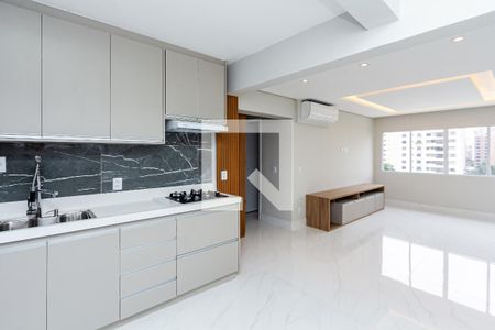 Sala/Cozinha de apartamento à venda com 2 quartos, 72m² em Vila Uberabinha, São Paulo