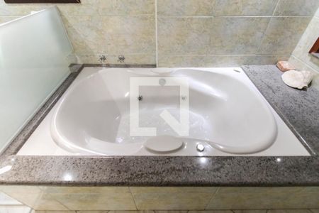 Casa à venda com 238m², 4 quartos e 2 vagas Casa à venda com 238m², 4 quartos e 2 vagasBanheiro da Suíte