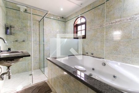 Casa à venda com 238m², 4 quartos e 2 vagas Casa à venda com 238m², 4 quartos e 2 vagasBanheiro da Suíte