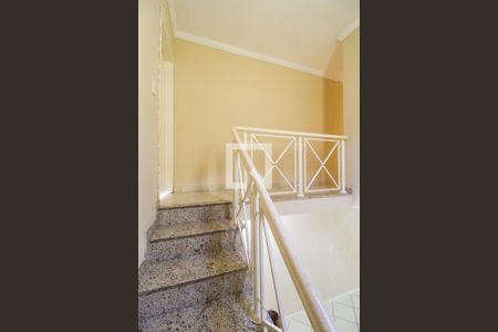 Escada de casa para alugar com 4 quartos, 240m² em Jardim dos Camargos, Barueri