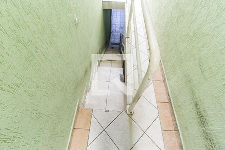 Escada de casa para alugar com 4 quartos, 240m² em Jardim dos Camargos, Barueri