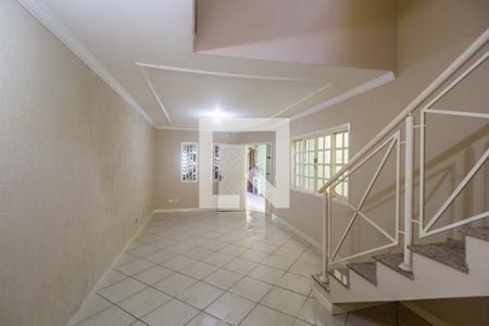 Sala de casa para alugar com 4 quartos, 240m² em Jardim dos Camargos, Barueri