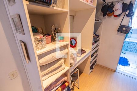 Casa à venda com 76m², 3 quartos e 3 vagas Casa à venda com 76m², 3 quartos e 3 vagasCloset / suite