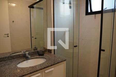 Banheiro de apartamento para alugar com 2 quartos, 50m² em Pinheiros, São Paulo