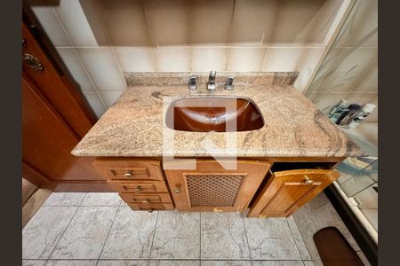 Casa à venda com 377m², 3 quartos e sem vagaBanheiro da suíte 2