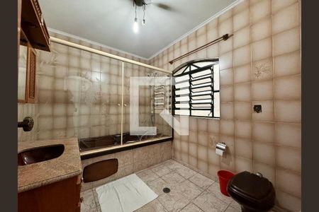 Casa à venda com 377m², 3 quartos e sem vagaBanheiro da suíte 2