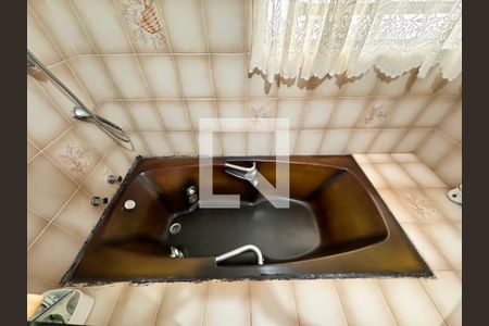 Casa à venda com 377m², 3 quartos e sem vagaBanheiro da suíte 1