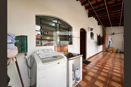 Casa à venda com 377m², 3 quartos e sem vagaLavanderia